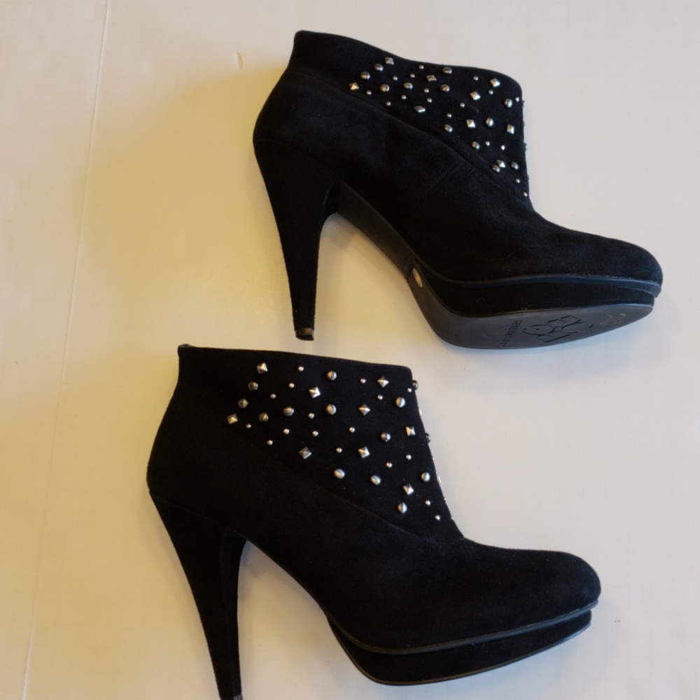 BCBG Black seude heeled boots sz 9